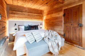 5 soverom, strykejern/-brett, wi-fi og sengetøy