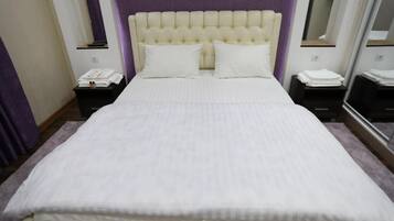 1 habitación, tabla de planchar con plancha, wifi y ropa de cama