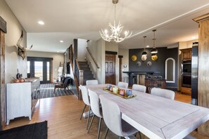 Dining - Summer Sky Entire Home with Hot Tub and Teton Views (Driggs)