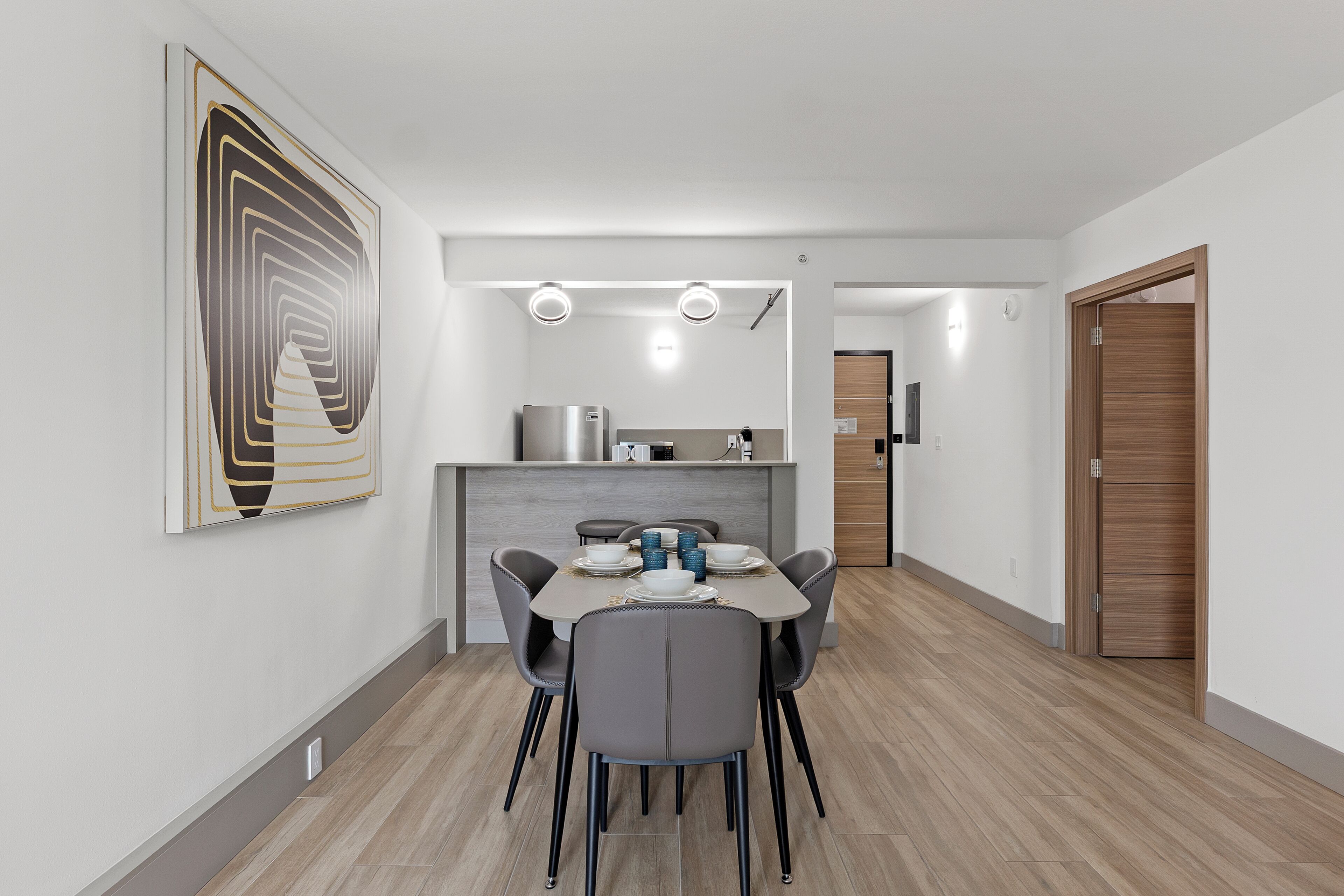 Apartment, 1 King Bed with Sofa bed, Kitchenette | In-room dining