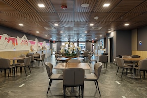 TĂ€gliches FrĂŒhstĂŒcksbuffet (4.99 USD pro Person)