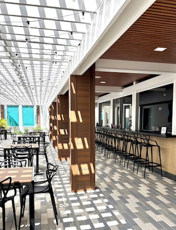 Outdoor dining. Kompose Boutique Resort at Theme Parks