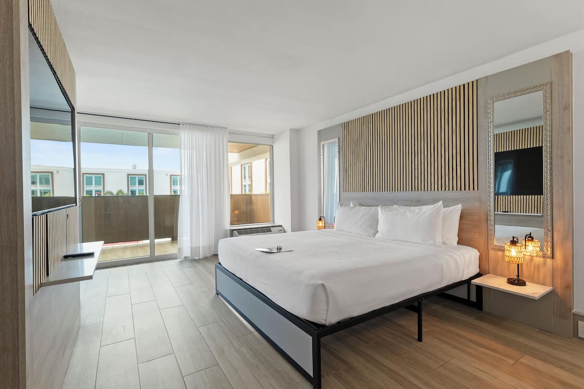 Suite, 1Â King-Bett und Schlafsofa, Balkon | 1 Schlafzimmer, hochwertige Bettwaren, Minibar, Zimmersafe