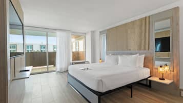 Suite, 1 King-Bett und Schlafsofa, Balkon | 1 Schlafzimmer, hochwertige Bettwaren, Minibar, Zimmersafe