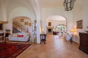 Interior - Villa 'Tenuta Il Carretto' with Private Pool, Wi-Fi and Air Conditioning (Monteroni di lecce)