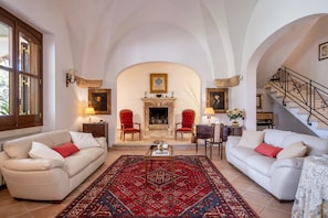 TV, caminetto, tavolo da ping pong