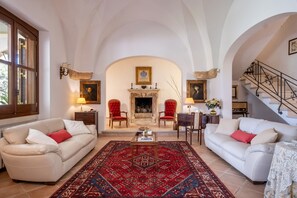 TV, fireplace, table tennis - Villa 'Tenuta Il Carretto' with Private Pool, Wi-Fi and Air Conditioning (Monteroni di lecce)