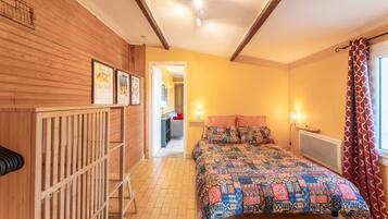 1 sovrum, strykjÀrn/strykbrÀda, gratis wi-fi och sÀngklÀder