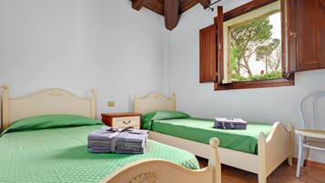 2 bedrooms, iron/ironing board, bed sheets