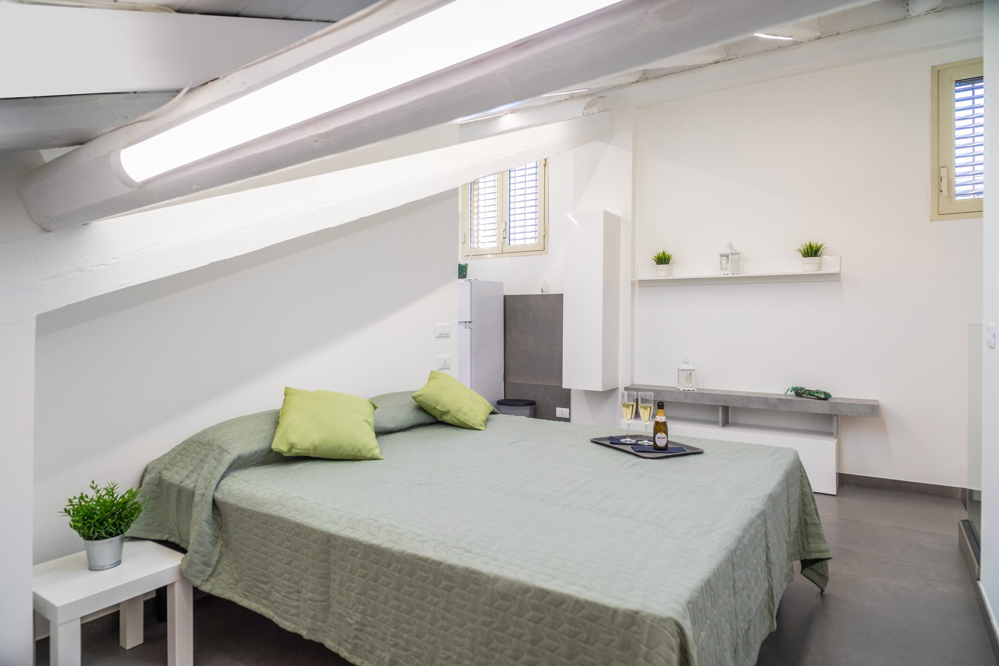 2 多间卧室、免费 WiFi、床单