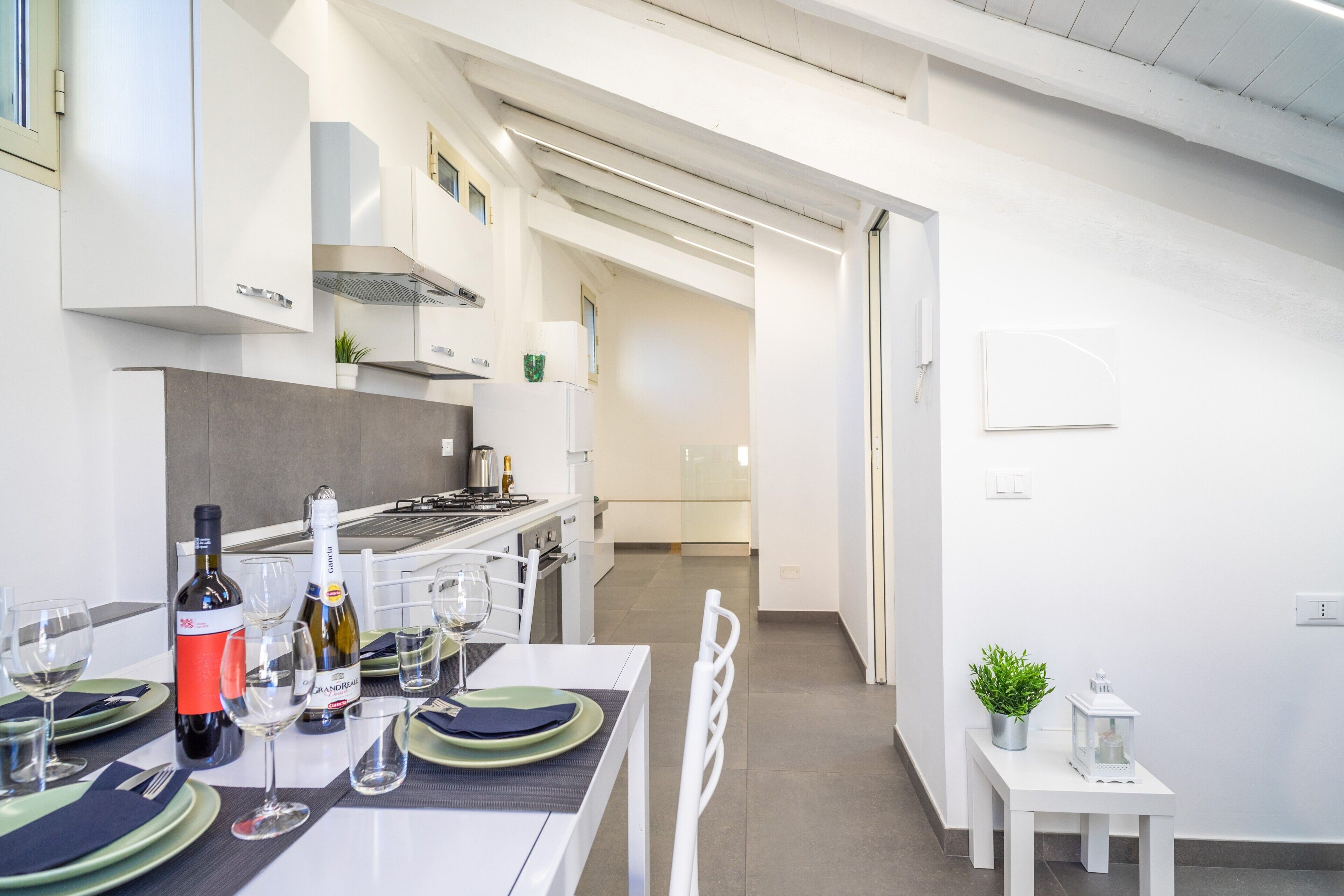 Fridge, oven, stovetop, coffee/tea maker