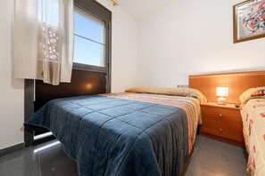 2 bedrooms, free WiFi, bed sheets - Apartment "Deltebre Riu" with Shared Pool & Wi-Fi (Deltebre)