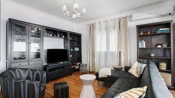 TV, DVD player, ping pong, stereo