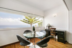 Dining - Vacation Home 'Chousa' with Sea View, Wi-Fi and Air Conditioning (El sauzal)