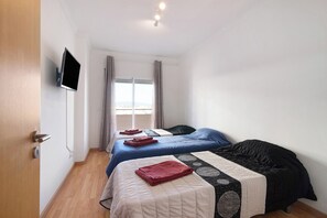 2 chambres, fer et planche à repasser, Wi-Fi gratuit, draps fournis