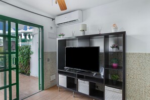 Interior - Vacation Apartment 'Dunaflor Gemelo 3' with Shared Pool, Wi-Fi and Air Conditioning (San Bartolomé de Tirajana)