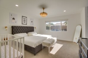 4 habitaciones, tabla de planchar con plancha y cuna de viaje 