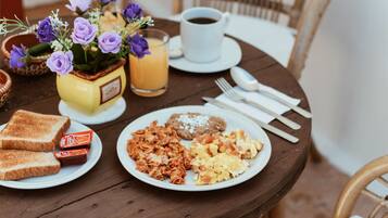 Free daily continental breakfast