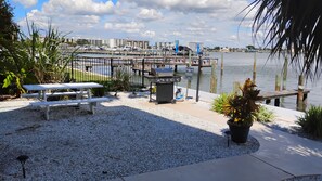 Outdoor dining -  Water views on every floor, 5 min walk to the beach, boat dock, free parking  (Clearwater)