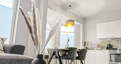 Elegant wohnen: Zentral, Hamburg & Ostsee in 30min + Terrasse & kostenlos parken