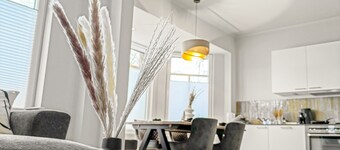 Elegant Wohnen: Zentral, Hamburg & Ostsee in 30min + Terrasse & Kostenlos Parken