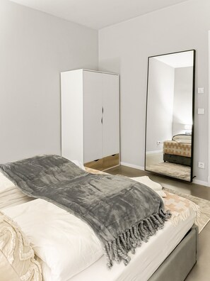 2 habitaciones, tabla de planchar con plancha, wifi y ropa de cama