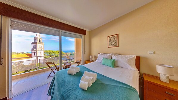 2 bedrooms, iron/ironing board, travel cot, WiFi