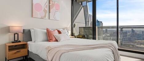 2 slaapkamers, een strijkplank/strijkijzer, reisbedje, wifi