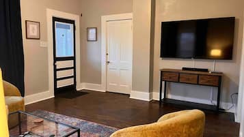 Smart TV, books, stereo