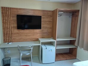 Laptop workspace, free WiFi, bed sheets