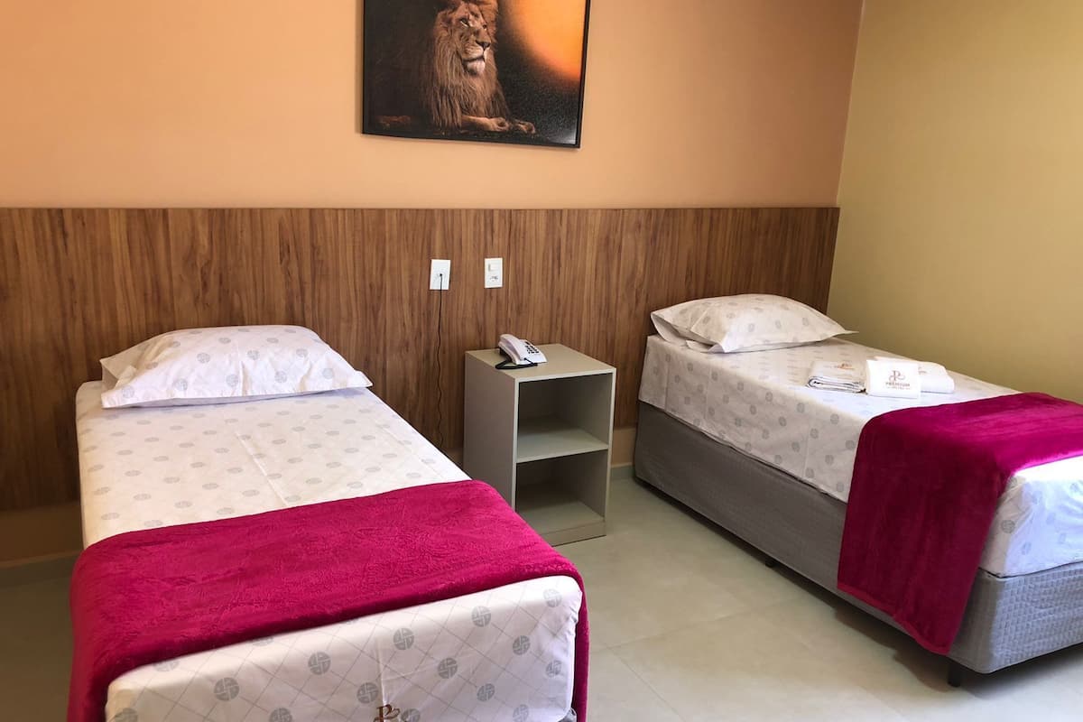 Comfort Twin Room | Laptop workspace, WiFi (free), bed sheets