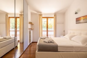 3 chambres, fer et planche à repasser, Wi-Fi, draps fournis
