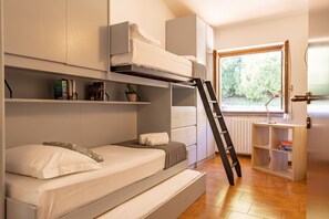 3 bedrooms, iron/ironing board, WiFi, bed sheets - Apartment Sole-Luce Menaggio (Menaggio)