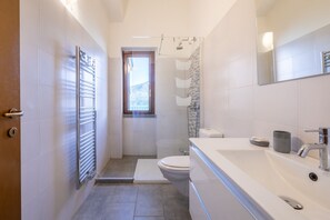 Shower, hair dryer, towels - Apartment Sole-Luce Menaggio (Menaggio)