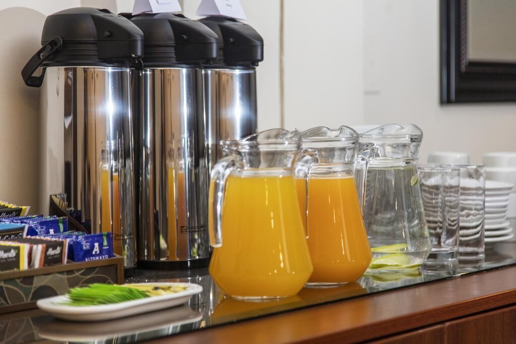 Café da manhã completo grátis todos os dias