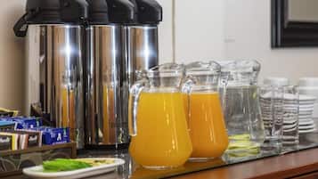 Café da manhã completo grátis todos os dias