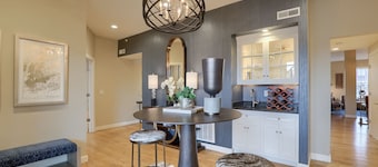 Luxury Lancaster Downtown Condo - 3 blocks from Central Market! 