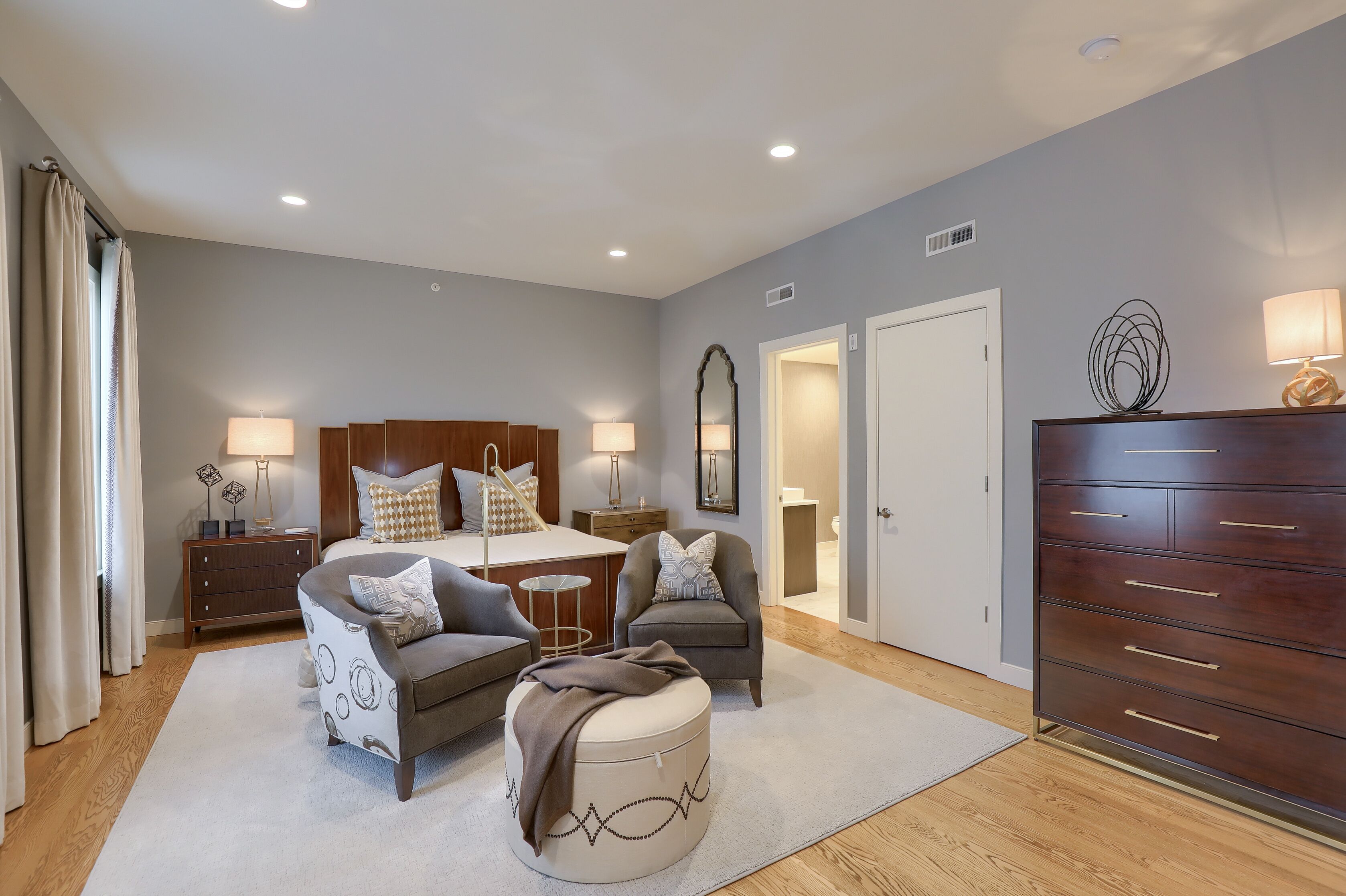 2 dormitoris, escriptori, planxa i posts de planxar i wifi 