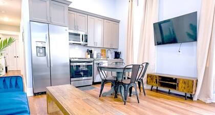 Governors Apartment - 2 bedroom - Steps to FQ