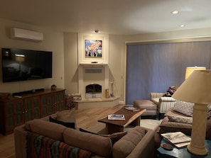 Smart TV, fireplace, books - Best Value. Large 2 Bedroom Condo in Bigfork, Montana. Perfect Summer Getaway! (Bigfork)