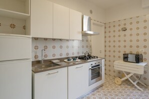 Refrigerador y parrilla de estufa