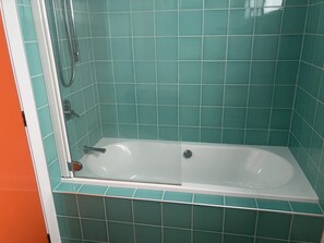 Shower, soap, toilet paper - Modern Beach House (Mangawhai)