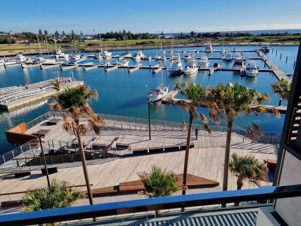 Marina - Luxurious new 3-bedroom penthouse apartment
(Shell Cove)