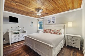 3 soverom, strykejern/-brett, wi-fi og sengetøy