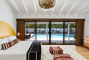 4 bedrooms, iron/ironing board, travel crib, free WiFi - New Palm Springs Movie Colony Private Oasis: Saltwater Pool, Spa, Stunning Views (Palm Springs)