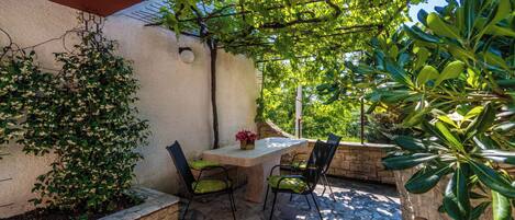 屋外ダイニングエリア