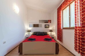 2 bedrooms, iron/ironing board, travel cot, WiFi