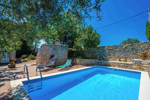 Holiday apartment with pool and air conditioning