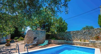 Holiday apartment with pool and air conditioning