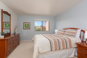 2 Schlafzimmer, Schreibtisch, Bügeleisen/Bügelbrett, WLAN